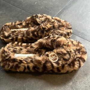 Like new comfy Michael kors house slippers